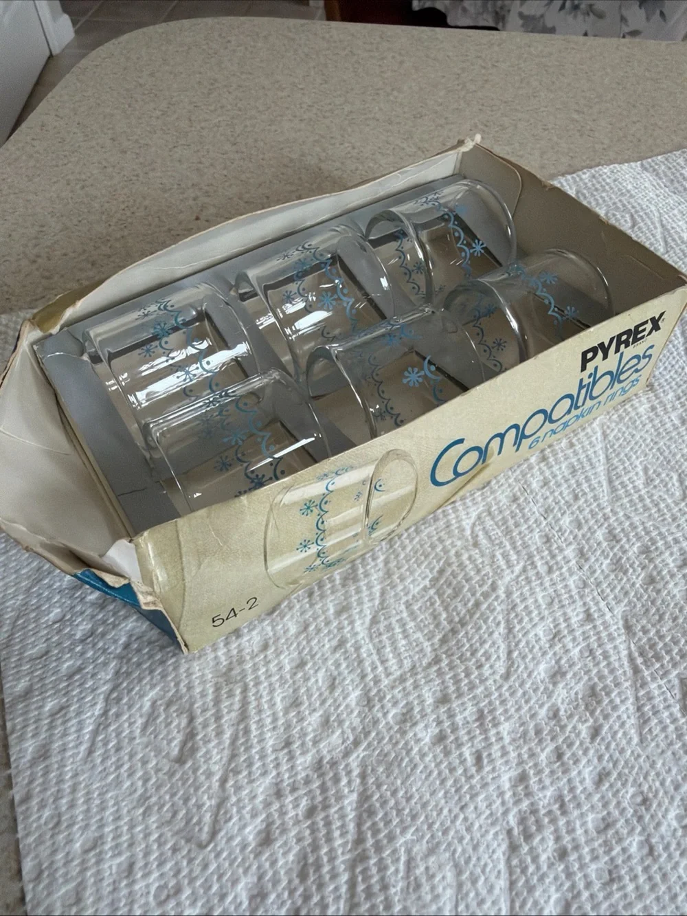 Pyrex set six